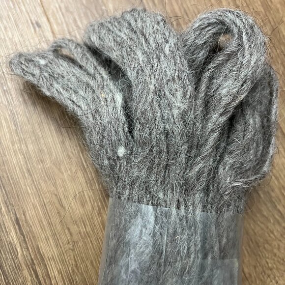 100% Wool Hand Spun Gray Fiber Yarn - Picture 5 of 10